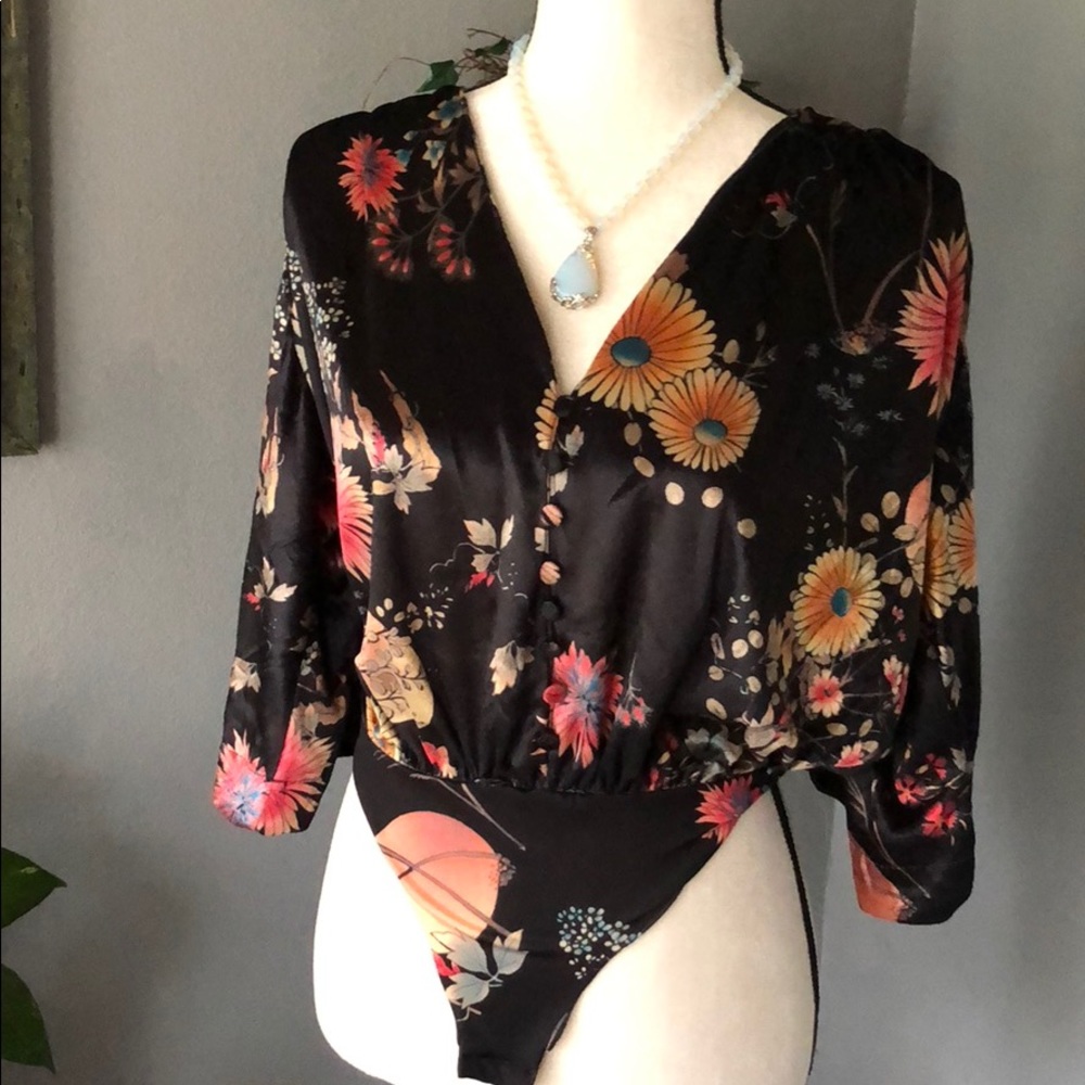 Gorgeous Floral Velvet Bodysuit / Kimono Sleeves - Picture 4 of 6